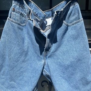 medium wash men’s levi jean shorts